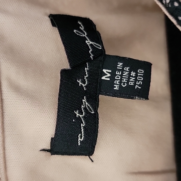 City Triangles - Medium Black lace Dress - Picture 3 of 12